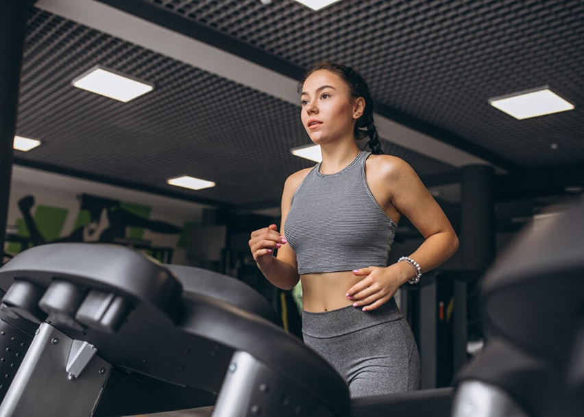 Дувушка на беговой дорожке