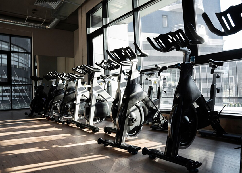 Вело-тренажёры в спорт зале